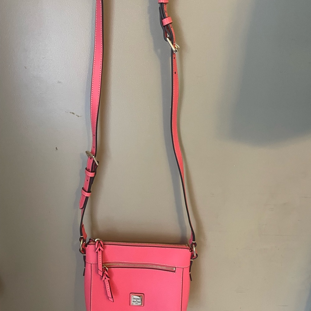 Dooney and Bourke Crossbody salmon pink. Adjustable strap.
